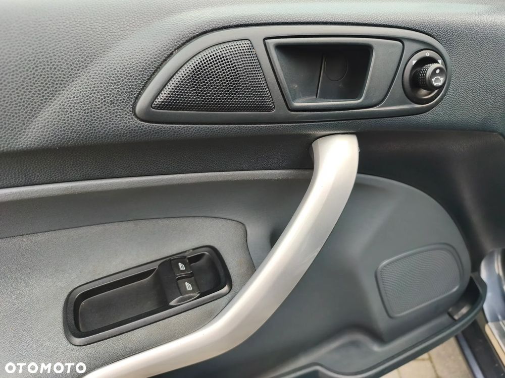 Ford Fiesta 1.25 Ghia - 16