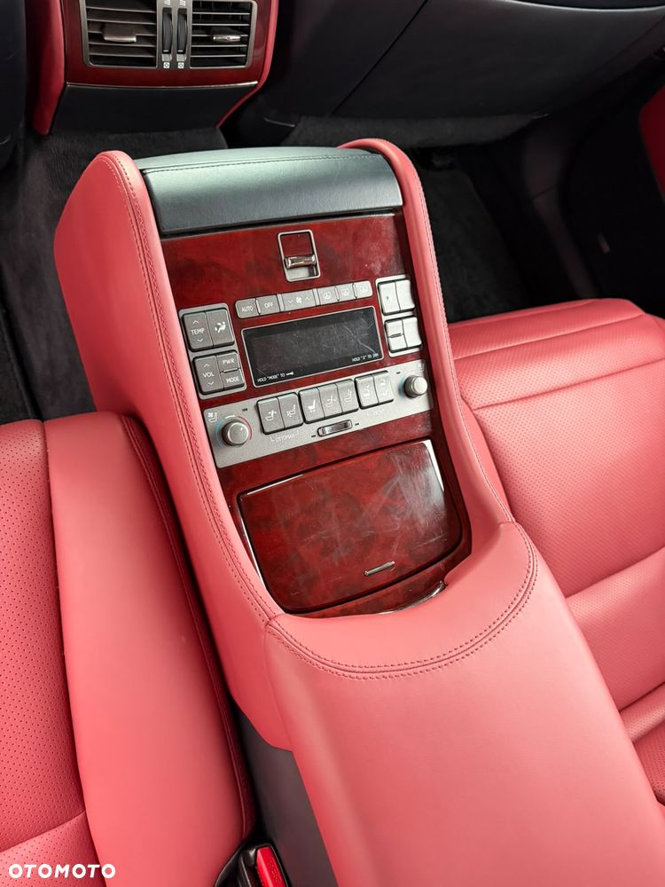 Lexus LS - 21