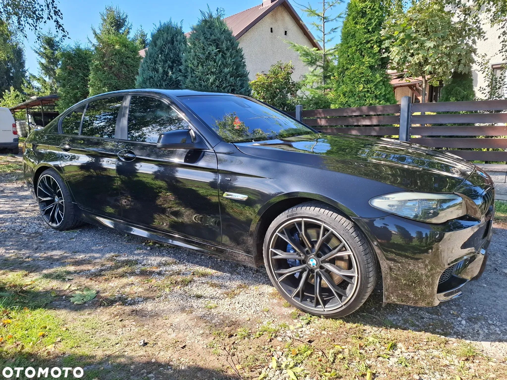 BMW Seria 5 550i - 1