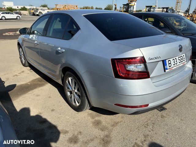 Skoda Octavia 2.0 TDI DSG Ambition - 4