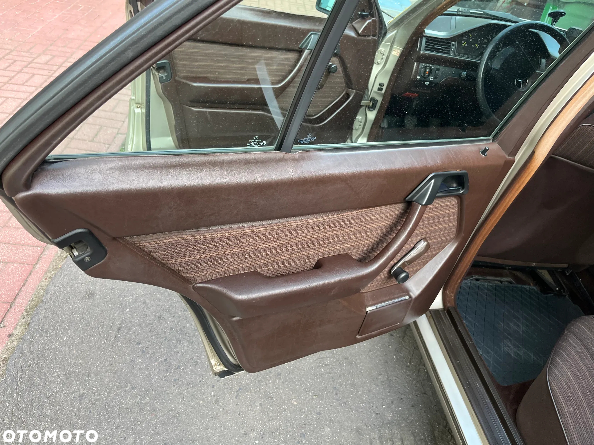 Mercedes-Benz W124 (1984-1993) - 33