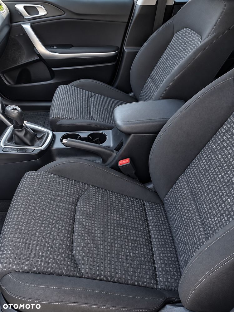 Kia Ceed 1.6 CRDi mHEV M - 6