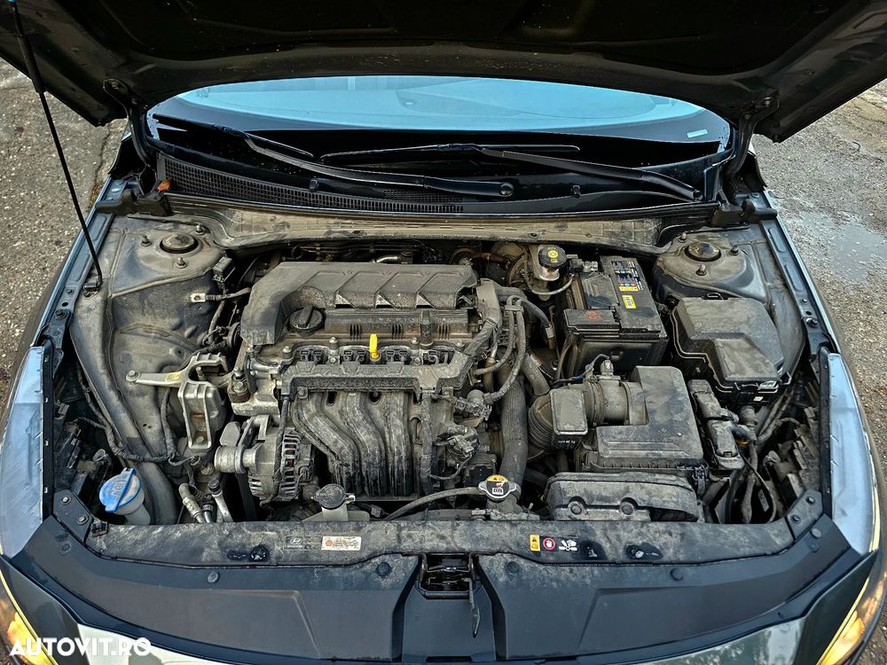 Hyundai Elantra 1.6 l 123 CP CVT Exclusive - 36