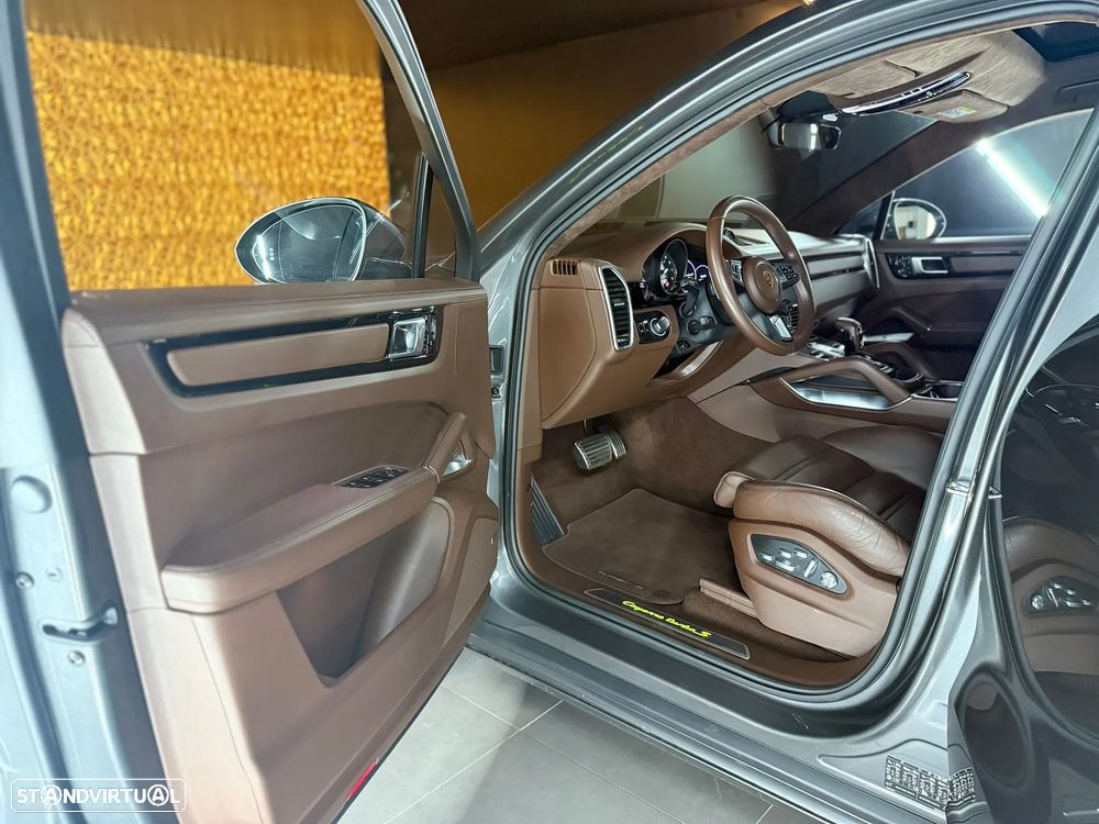 Porsche Cayenne Coupé Turbo S E-Hybrid - 26