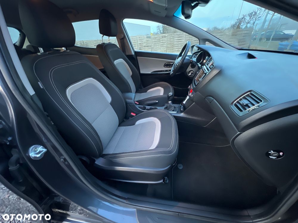 Kia Ceed 1.4 CVVT Dream Team Edition - 25