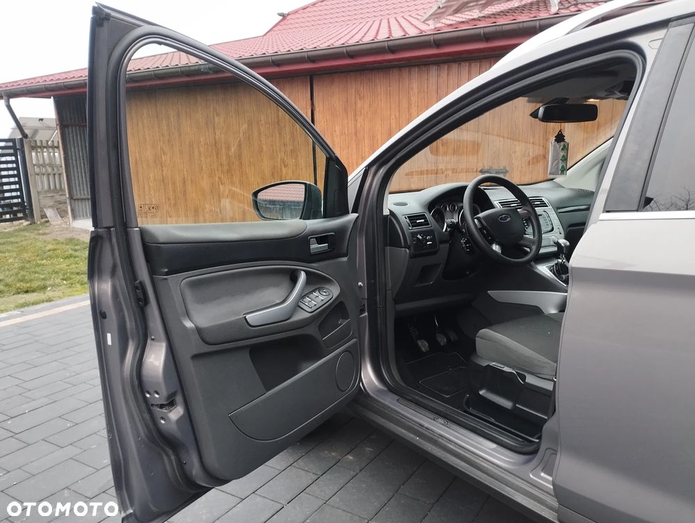 Ford Kuga 2.0 TDCi 2x4 Titanium - 13