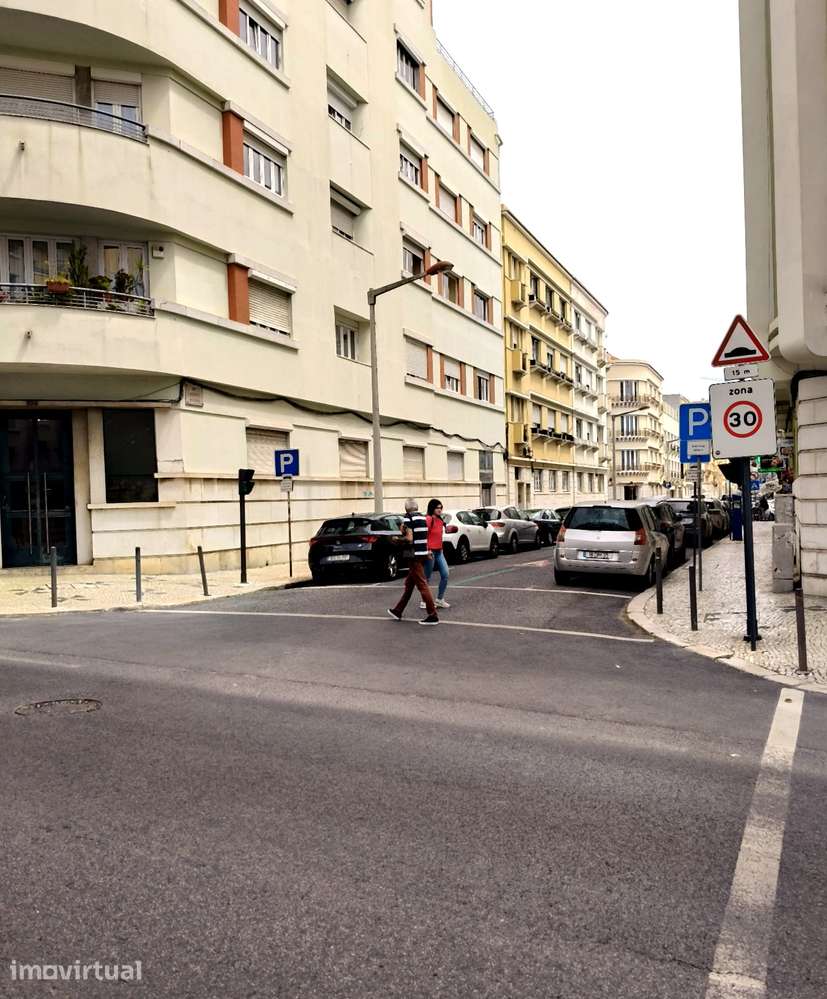 Loja com 2 pisos junto à Alameda — Rua Augusto Machado, Lisboa - Grande imagem: 3/12