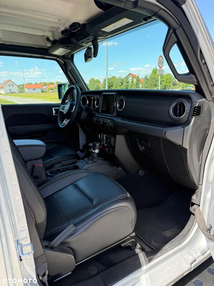 Jeep Wrangler - 16