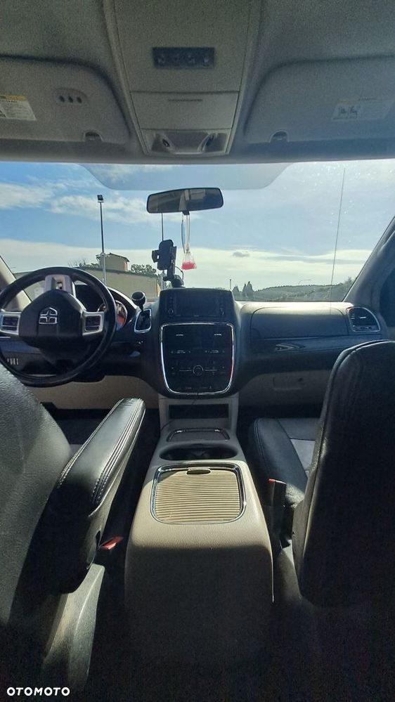 Dodge Grand Caravan - 21