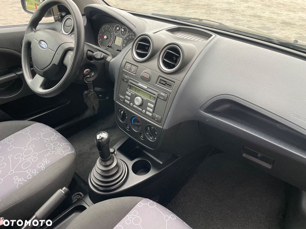 Ford Fiesta 1.3 Ambiente - 12