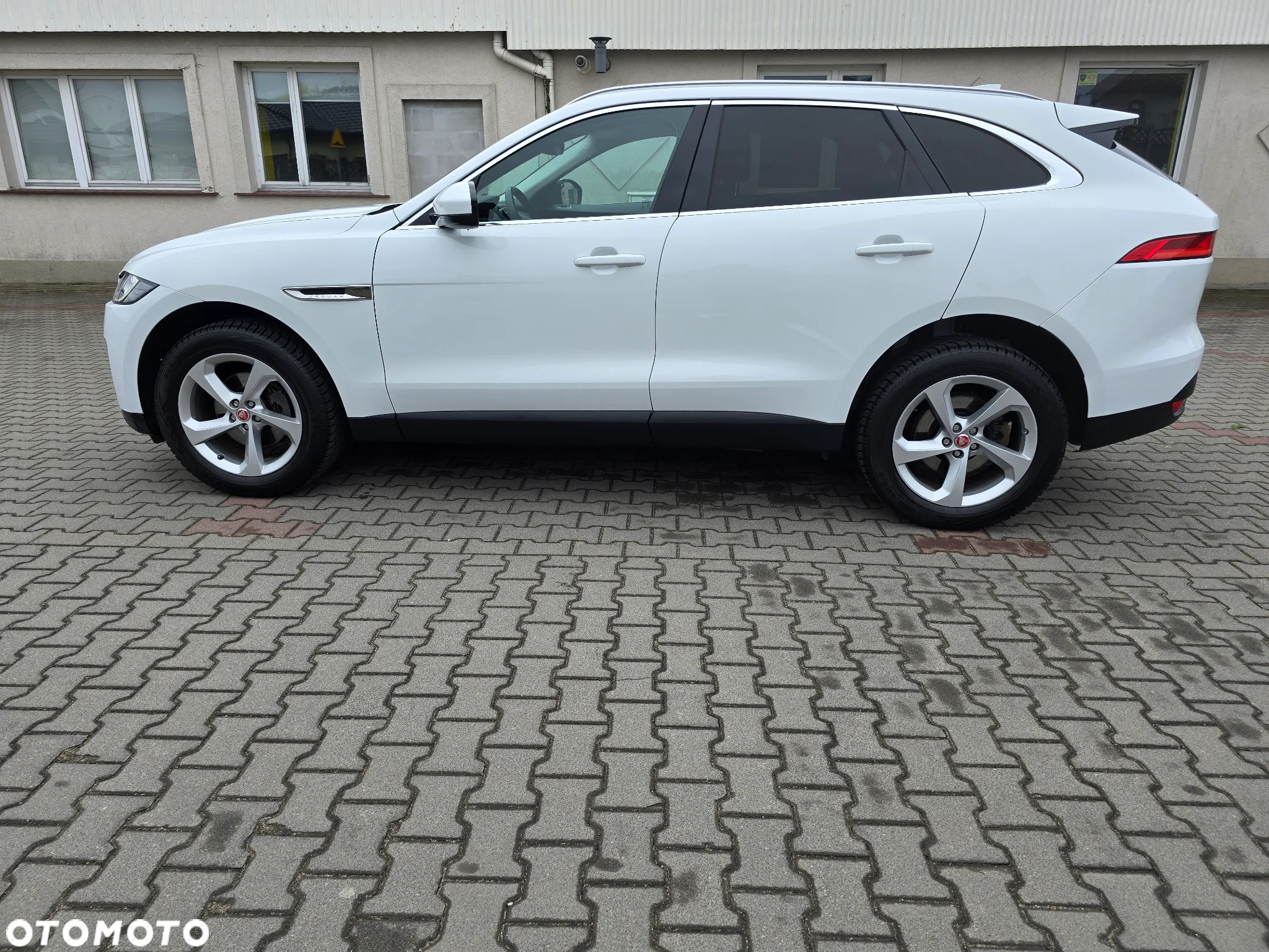 Jaguar F-Pace 2.0 i4D RWD Prestige - 11