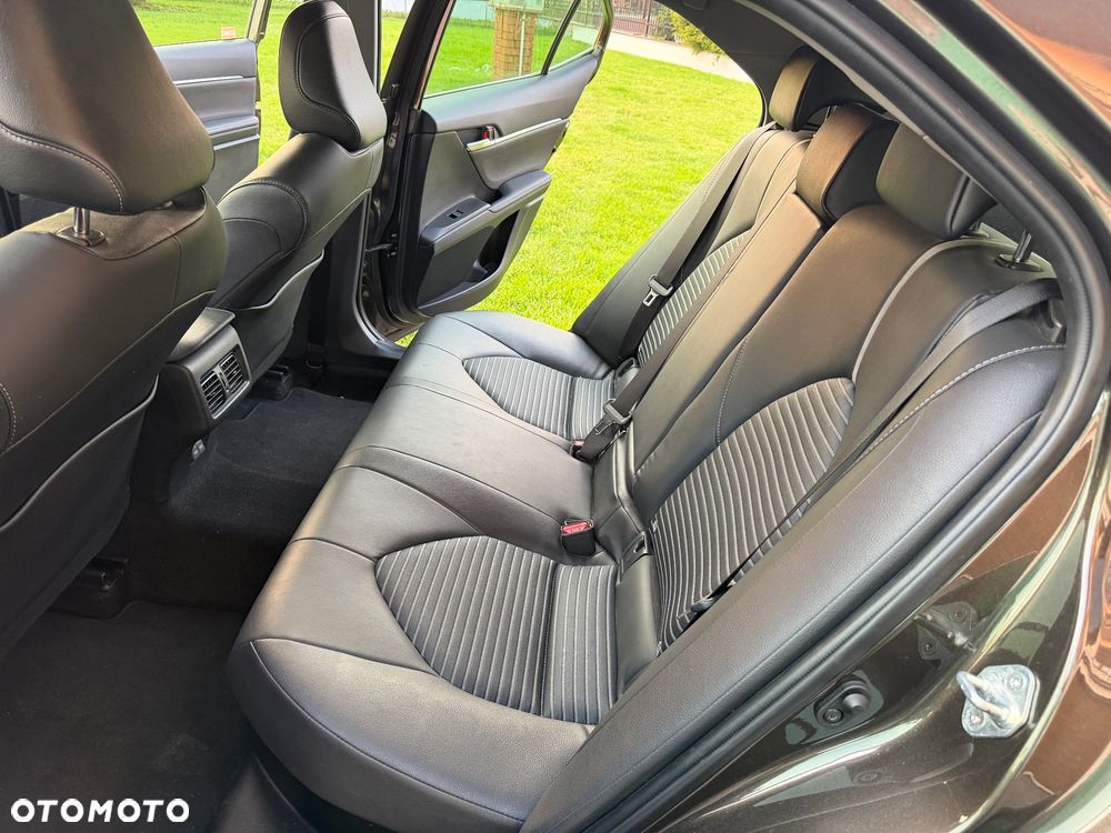 Toyota Camry - 22