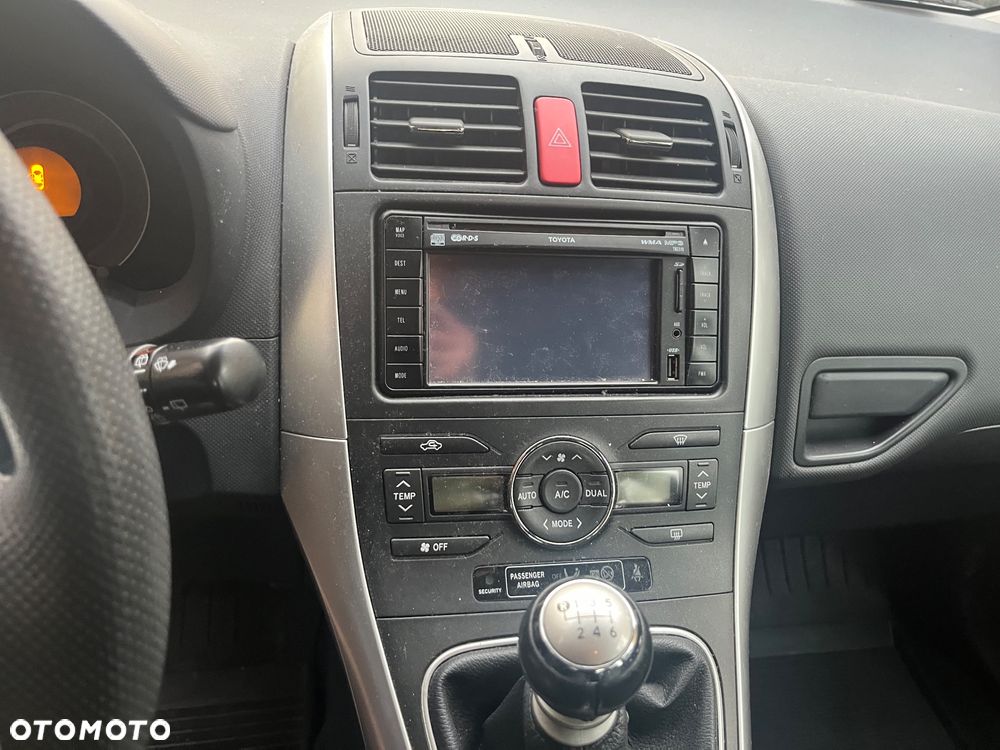 Toyota Auris 1.6 Sol - 10