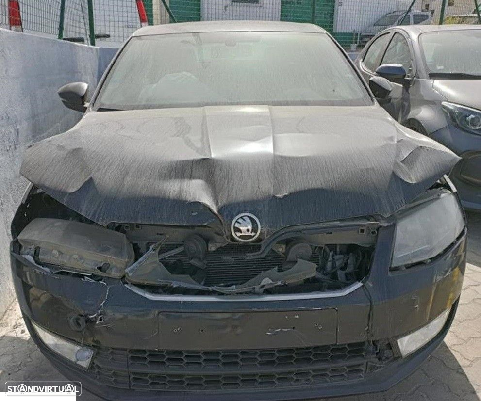 Skoda Octavia 1.6 TDI de 2015 disponível para peças MOTOR E CAIXA VENDIDO - 2