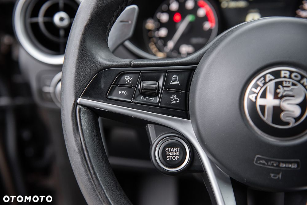 Alfa Romeo Stelvio 2.0 Turbo 16V AT8-Q4 First Edition - 21