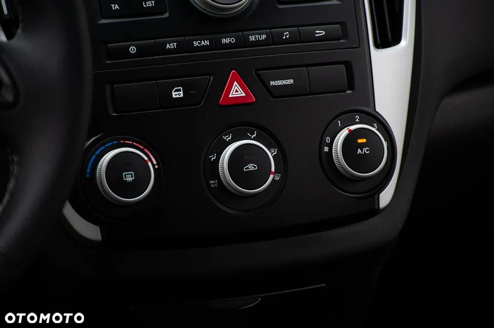 Kia Ceed 1.4 CVVT Dream-Team Edition - 30