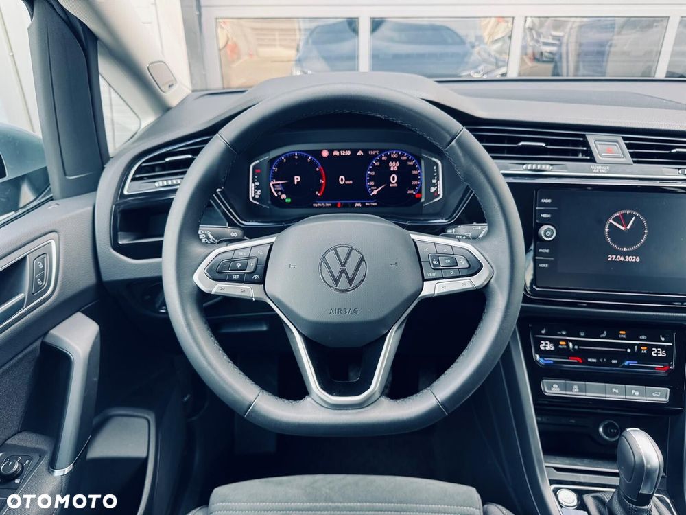 Volkswagen Touran - 27