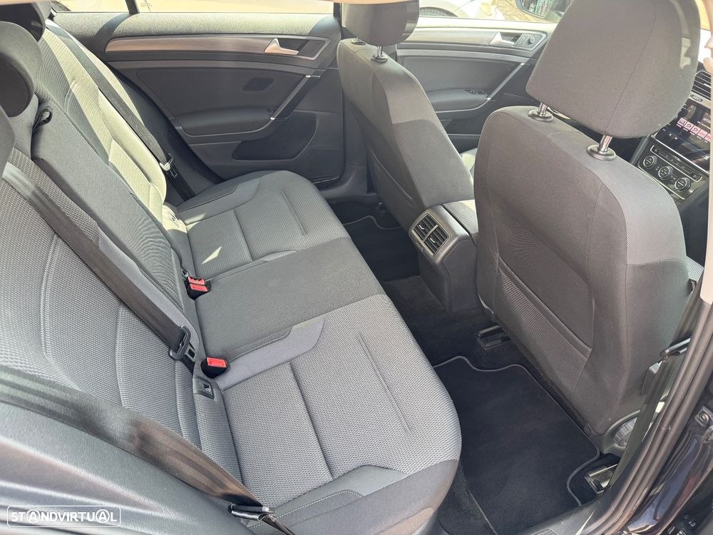VW Golf Variant 1.6 TDi Confortline - 26