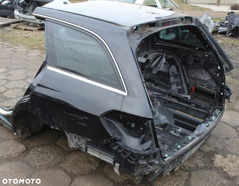 Błotnik tylny lewy prawy ćwiartka tylna lewa prawa kolor 197 OE Mercedes E-klasa W212 Lift kombi 2014r - 2