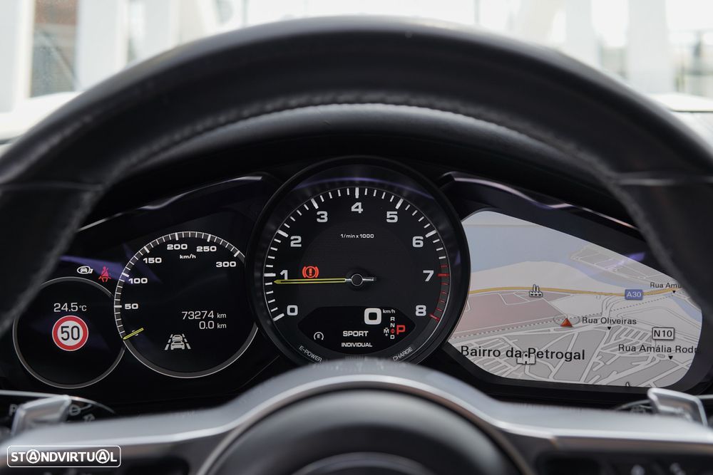 Porsche Panamera 4 E-Hybrid 10 Years Edition - 17