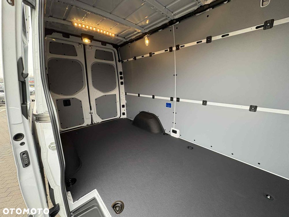 Mercedes-Benz eSprinter - 12