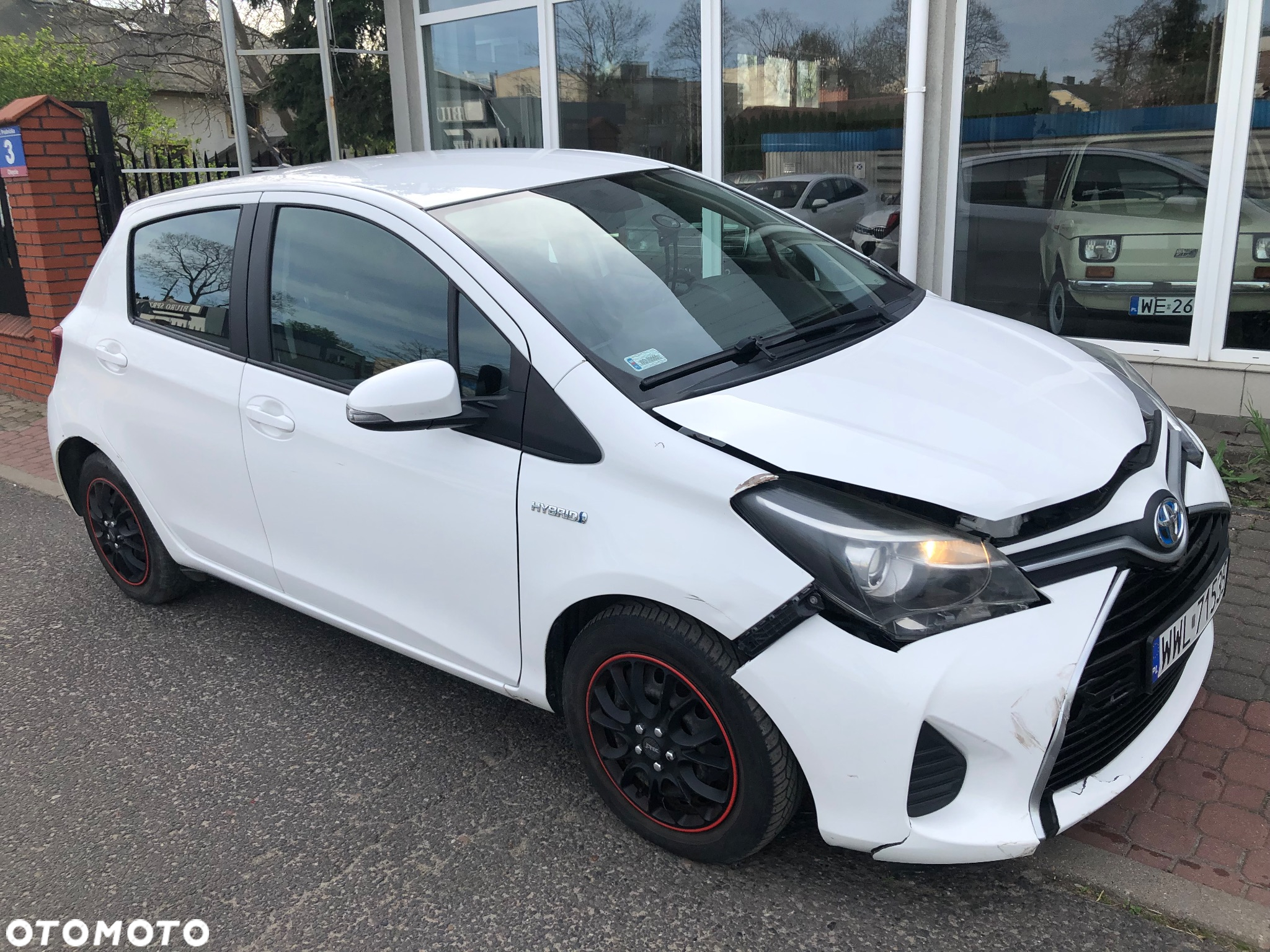 Toyota Yaris Hybrid 100 Premium - 2