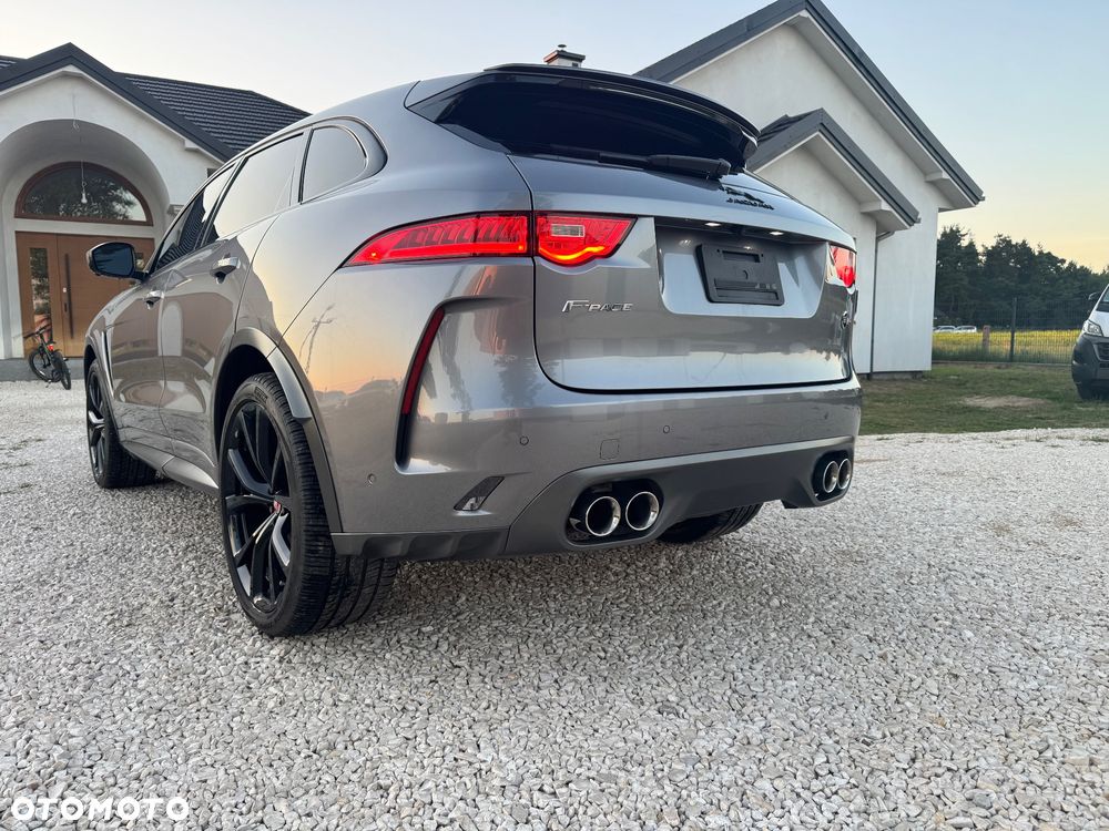 Jaguar F-Pace AWD SVR - 11