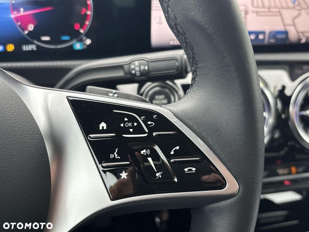 Mercedes-Benz CLA 180 Progressive 7G-DCT - 24