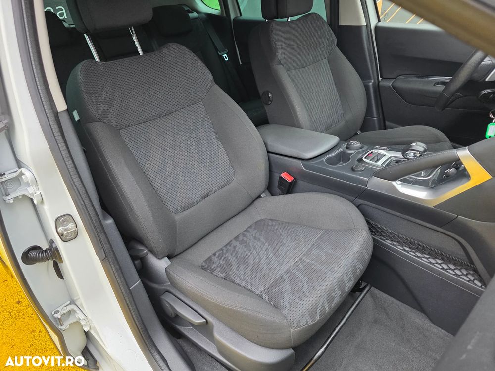 Peugeot 3008 Hybrid4 - 15