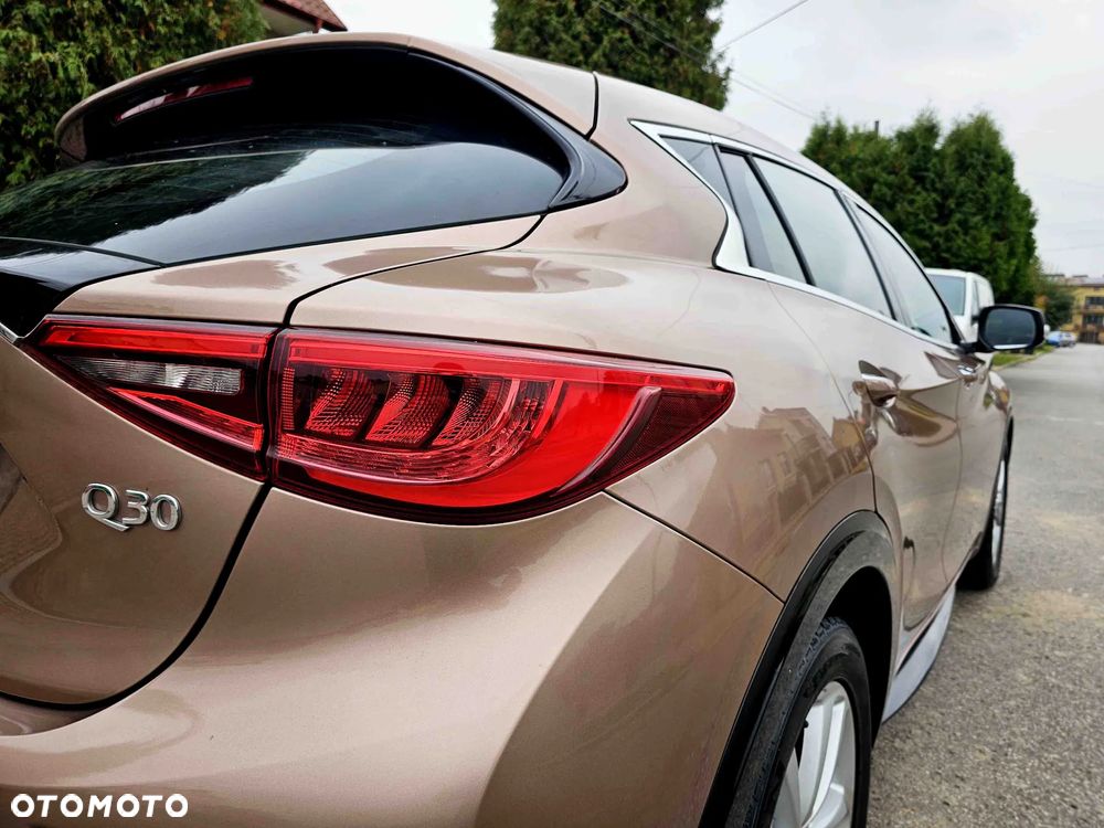 Infiniti Q30 1.6t Premium - 3