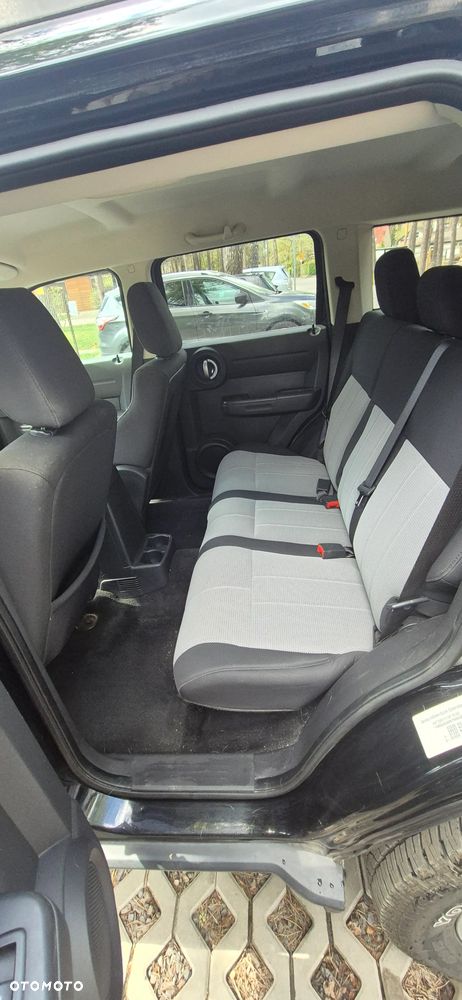Dodge Nitro - 9