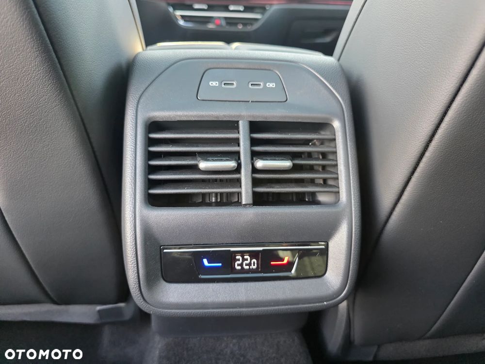 Volkswagen Passat Variant 2.0 TSI R-Line Plus DSG - 40