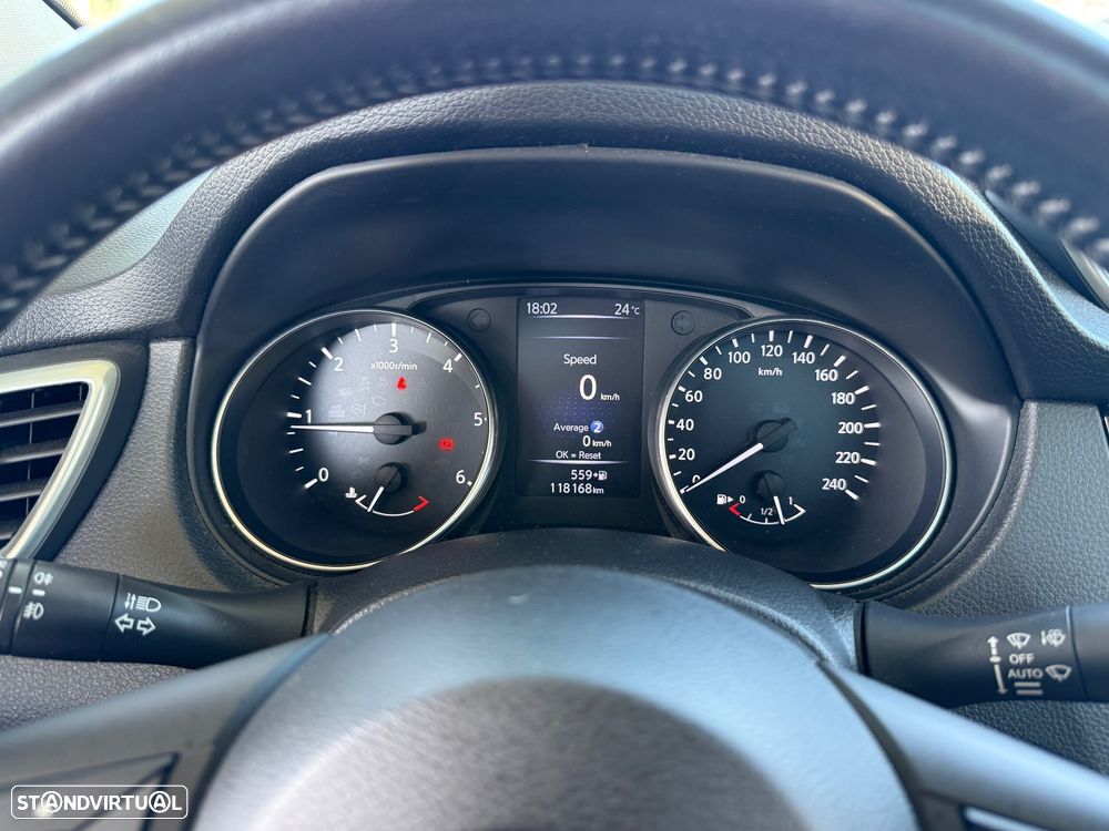 Nissan Qashqai 1.5 dCi N-Connecta Business - 32