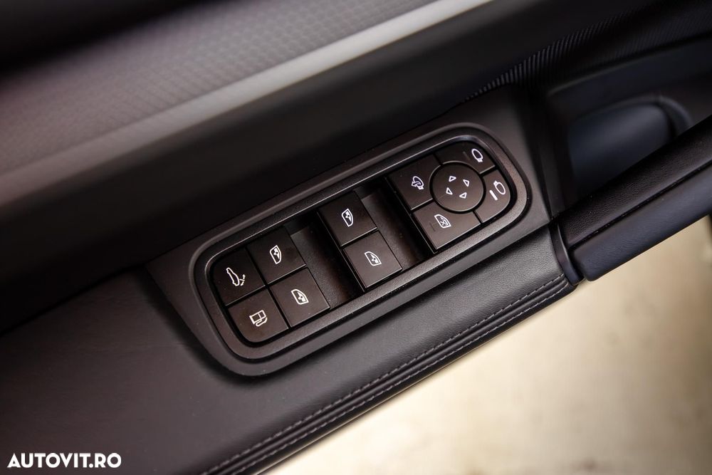 Porsche Cayenne - 35