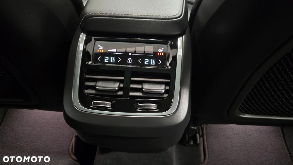 Volvo XC 60 B4 D AWD Plus Dark - 11