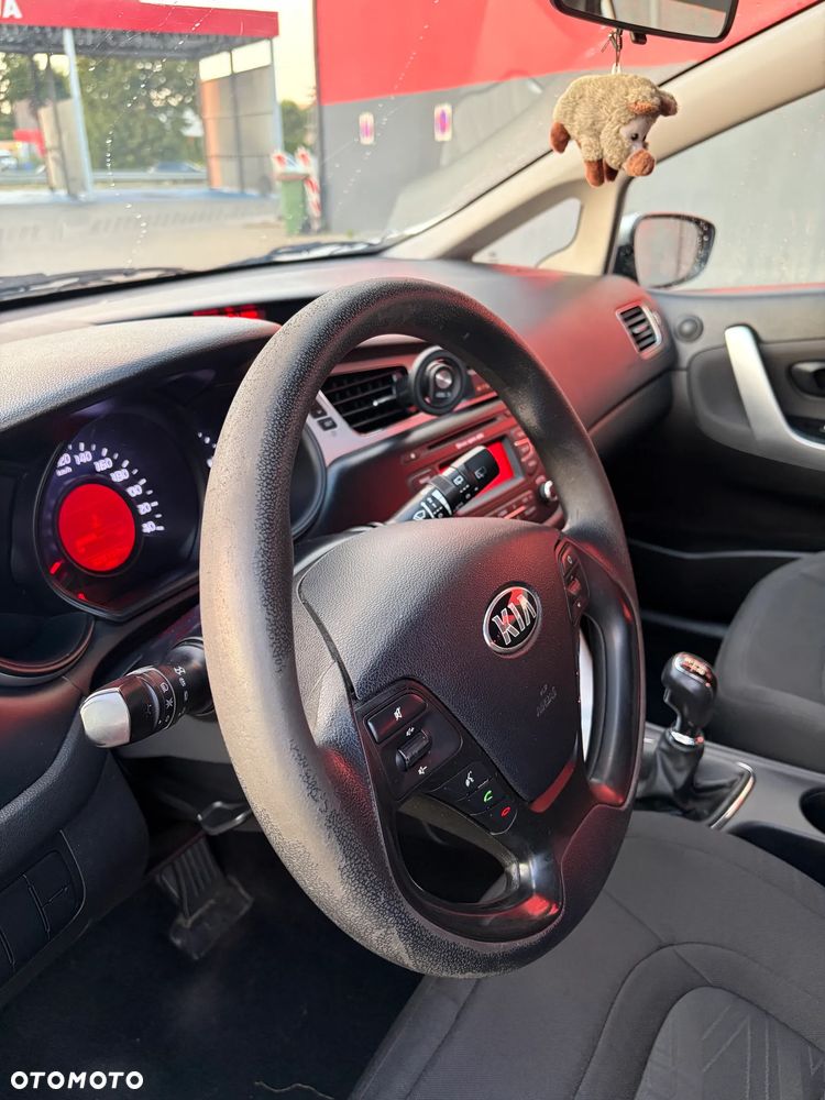 Kia Ceed - 34
