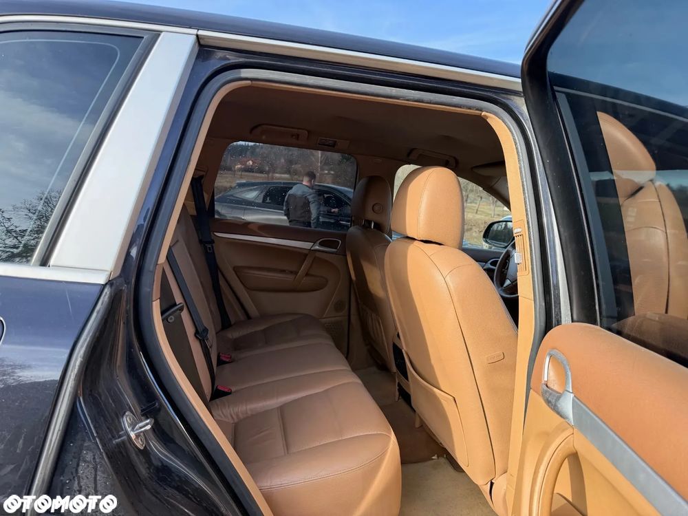 Porsche Cayenne - 12