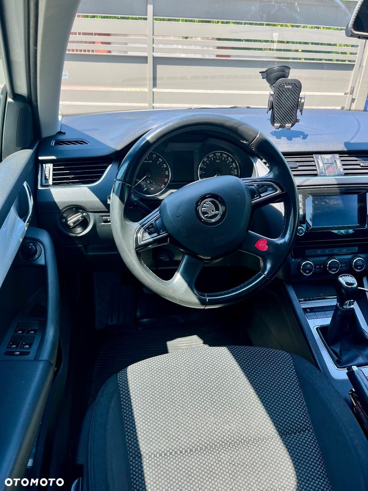 Skoda Octavia 1.6 TDI Elegance DSG - 8