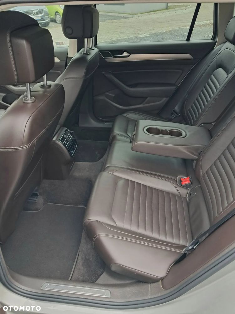 Volkswagen Passat 1.8 TSI BMT Highline - 24