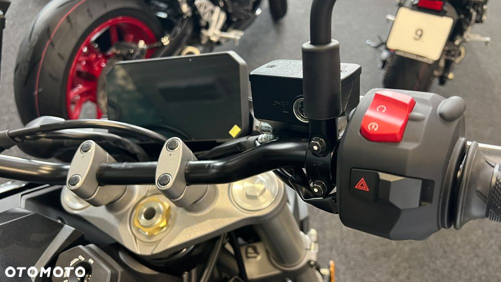 Suzuki GSX - 14
