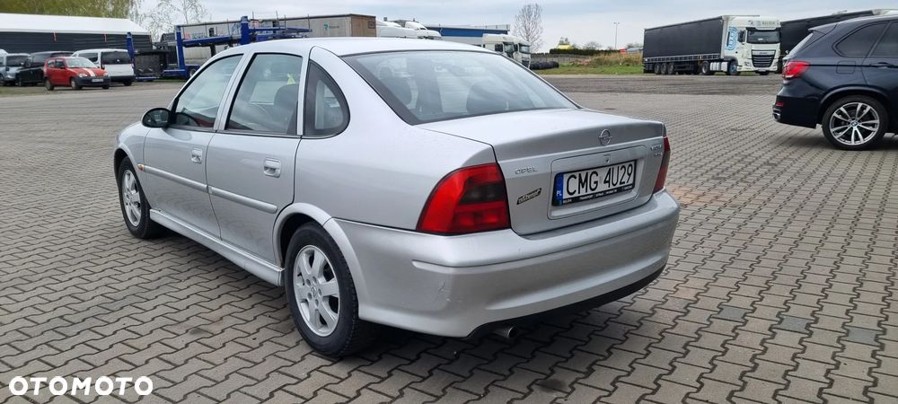 Opel Vectra 1.6 Comfort - 3