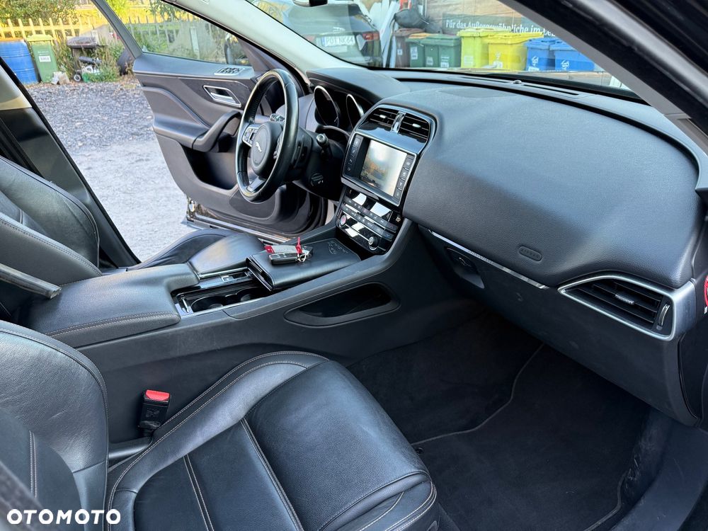 Jaguar F-Pace 2.0 i4D AWD Prestige - 24