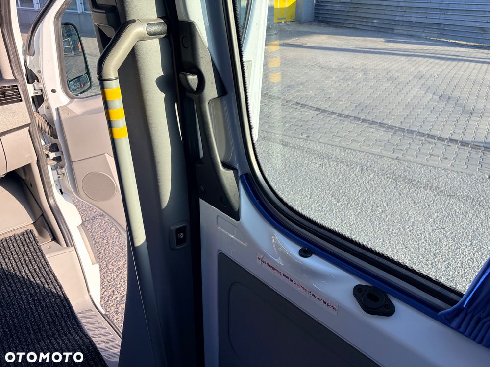 Mercedes-Benz 513 - 24