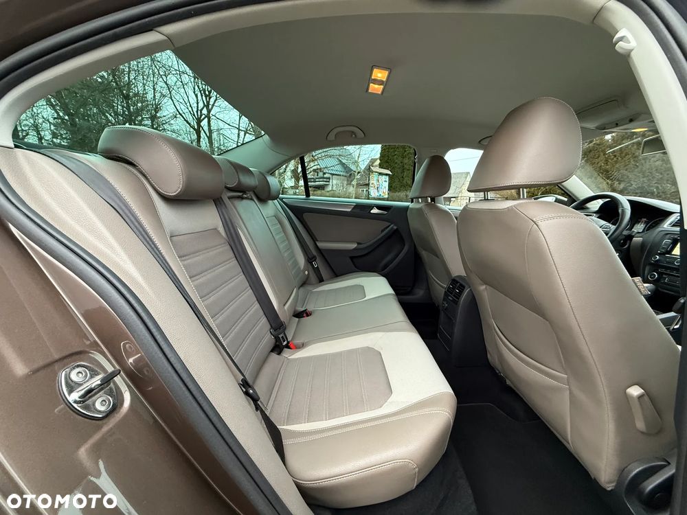 Volkswagen Jetta 1.4 TSI Highline Perfectline DSG - 30