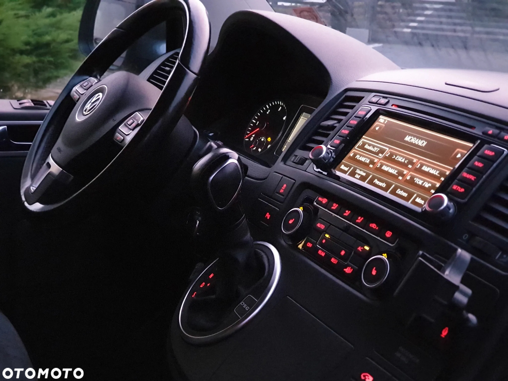Volkswagen Multivan - 16