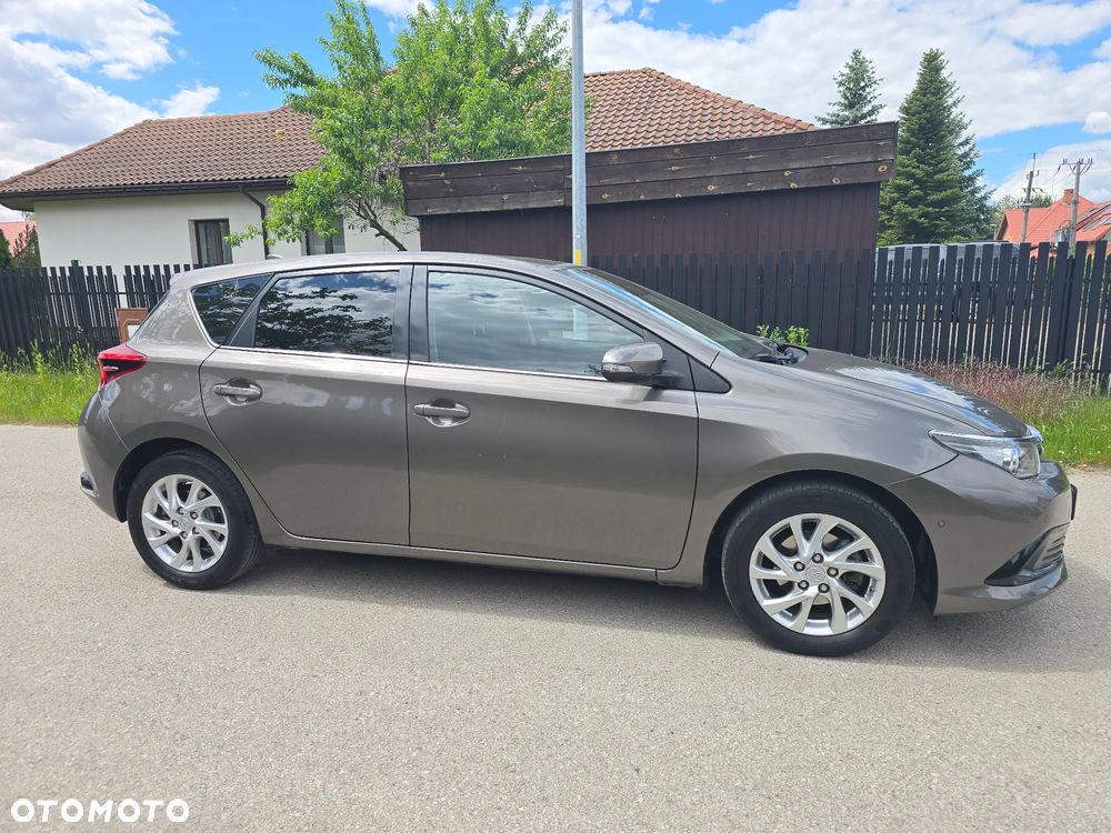 Toyota Auris 1.6 Premium - 6