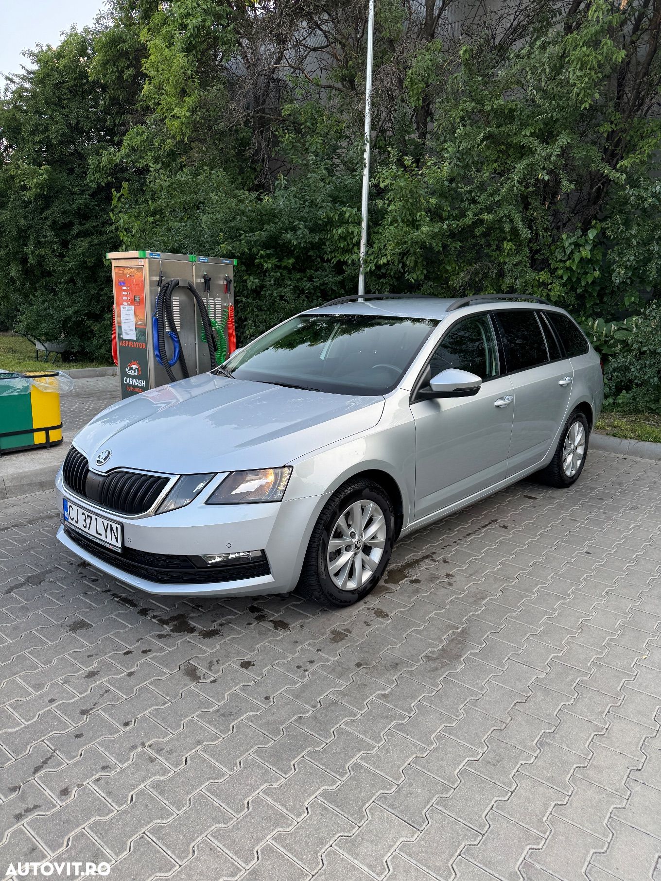 Skoda Octavia 1.6 TDI DSG Style - 1