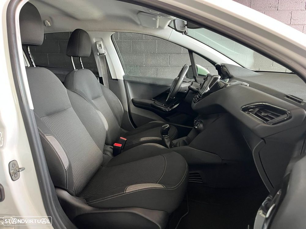 Peugeot 208 1.6 BlueHDi - 11