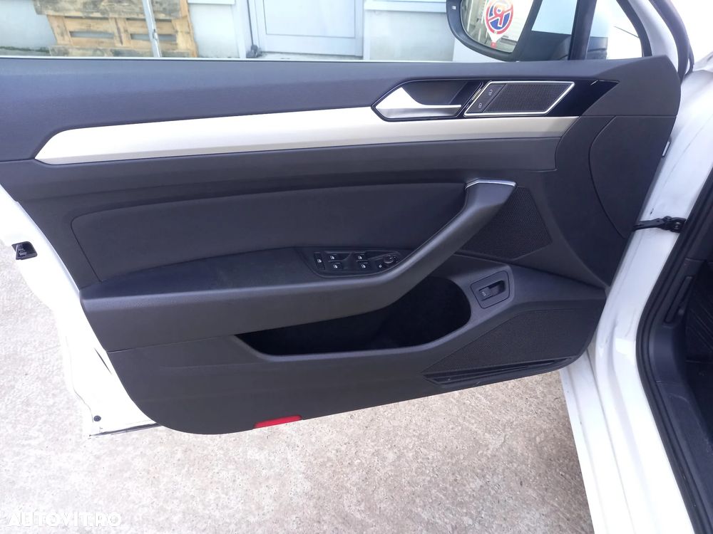 Volkswagen Passat 2.0 TDI SCR DSG Comfortline - 18