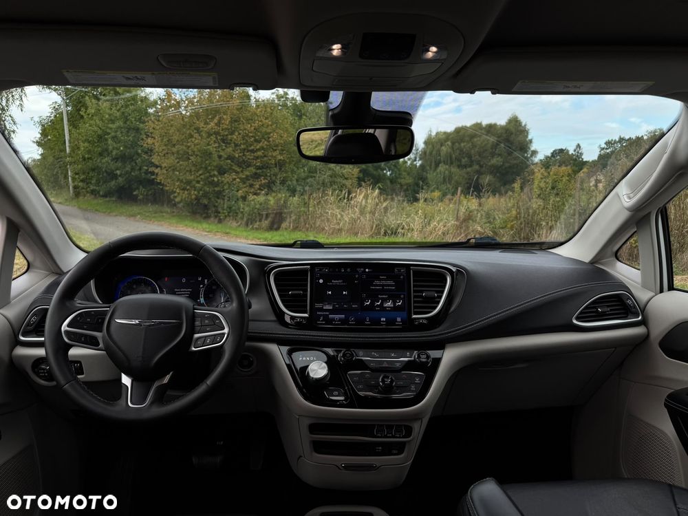 Chrysler Pacifica - 34